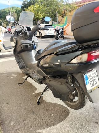 Suzuki Burgman 125 Negra