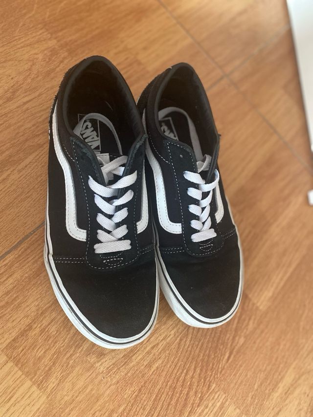 Zapatillas Vans Negras y Blancas