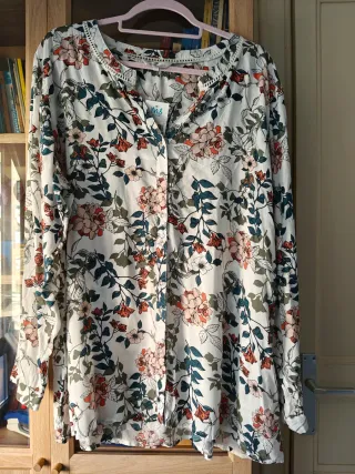 Blusa blanca flores talla 48 nueva a estrenar
