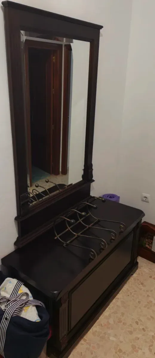 Mueble recibidor con espejo