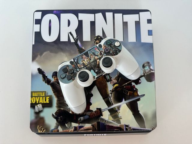 PS4 Slim 1TB + Mando Fortnite