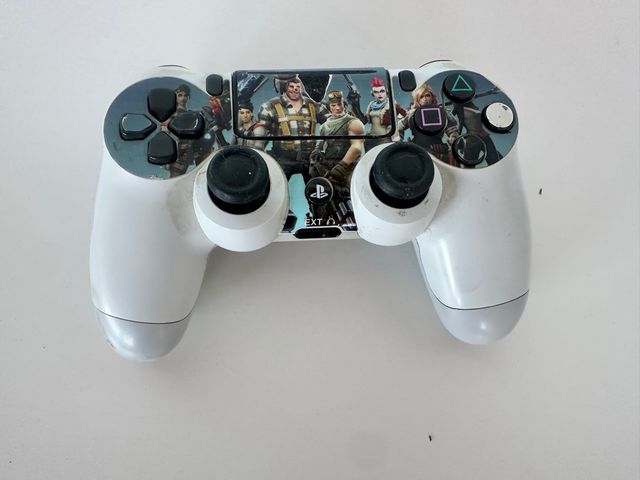 PS4 Slim 1TB + Mando Fortnite