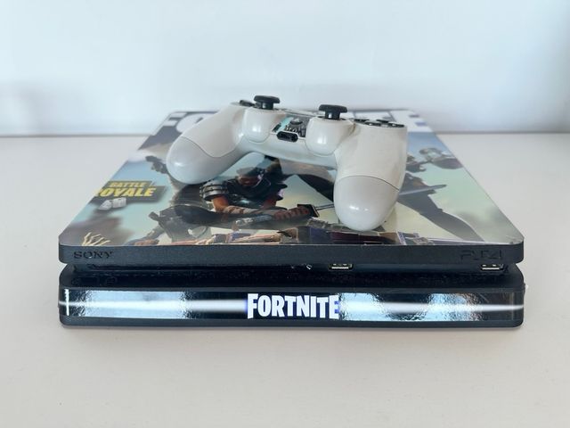 PS4 Slim 1TB + Mando Fortnite