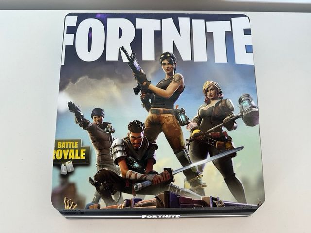 PS4 Slim 1TB + Mando Fortnite