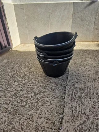 Cubos de obra de goma por unidad 7€ Lote 30€