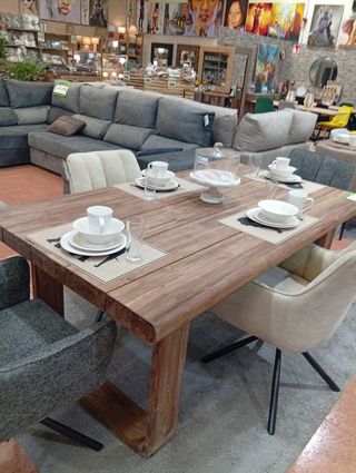Mesa de madera maciza estilo country