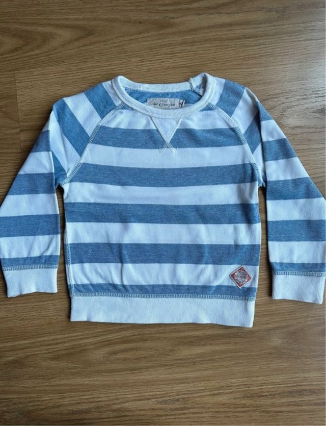 Camiseta H&M rayas azules y blancas