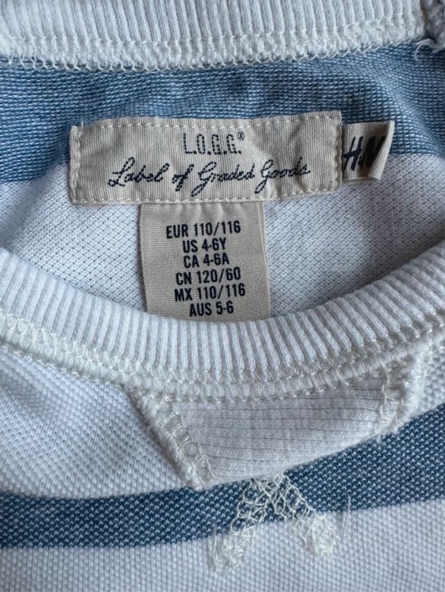 Camiseta H&M rayas azules y blancas