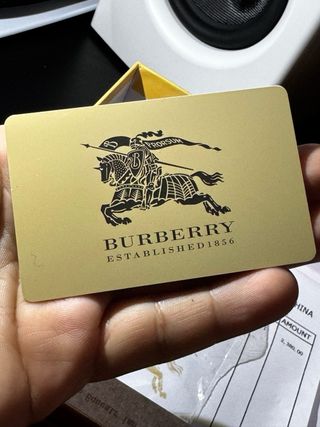 Cinturón Bbbry , elegante y llamativo .