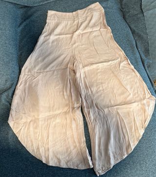 Lote 4 Faldas y un pantalón satinado Talla S