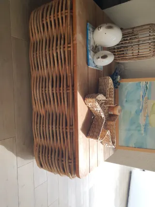 Sofá de mimbre modular beige y marrón