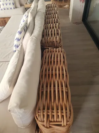 Sofá de mimbre modular beige y marrón