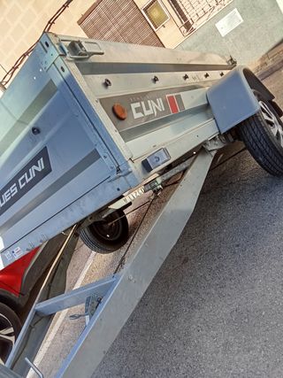 Remolque Cuni Carga y Motos. Knott