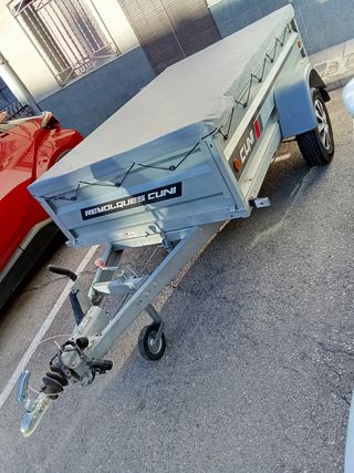 Remolque Cuni Carga y Motos. Knott