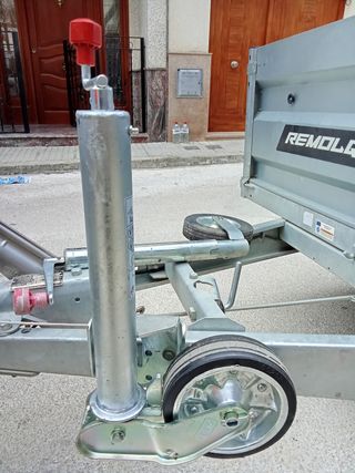 Remolque Cuni Carga y Motos. Knott