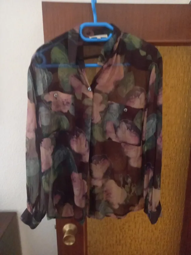 Blusa floral semitransparente tonos otoñales