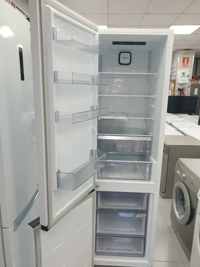Nevera GRUNDIG 2m x 60cm