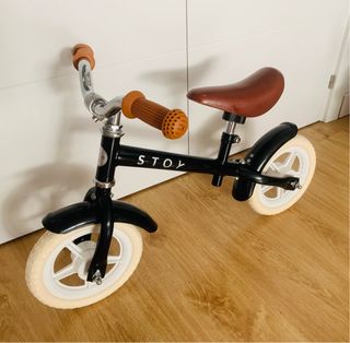 Bicicleta de equilibrio STOY negra