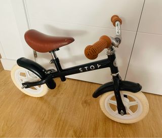 Bicicleta de equilibrio STOY negra