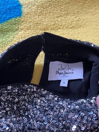 Top corto lentejuelas Dua Lipa
