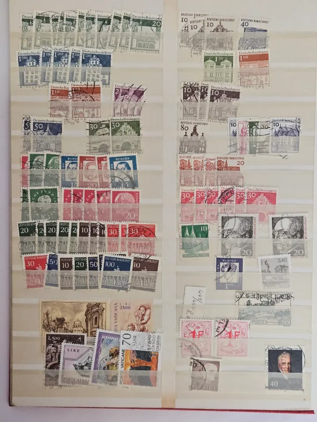 Álbum de sellos con 16 páginas