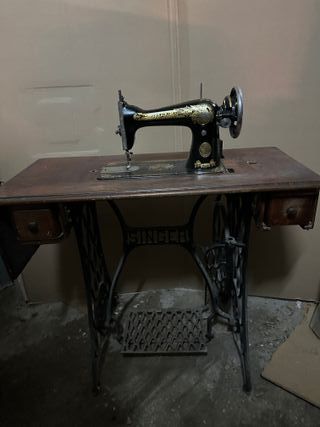 HASTA 15 DICIEMBRE Máquina de coser Singer vintage