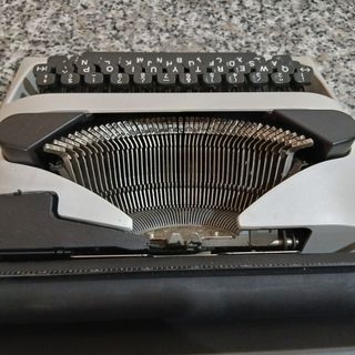 Olivetti Lettera 10. Máquina de escribir