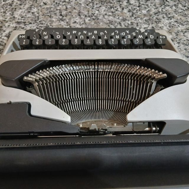 Olivetti Lettera 10. Máquina de escribir