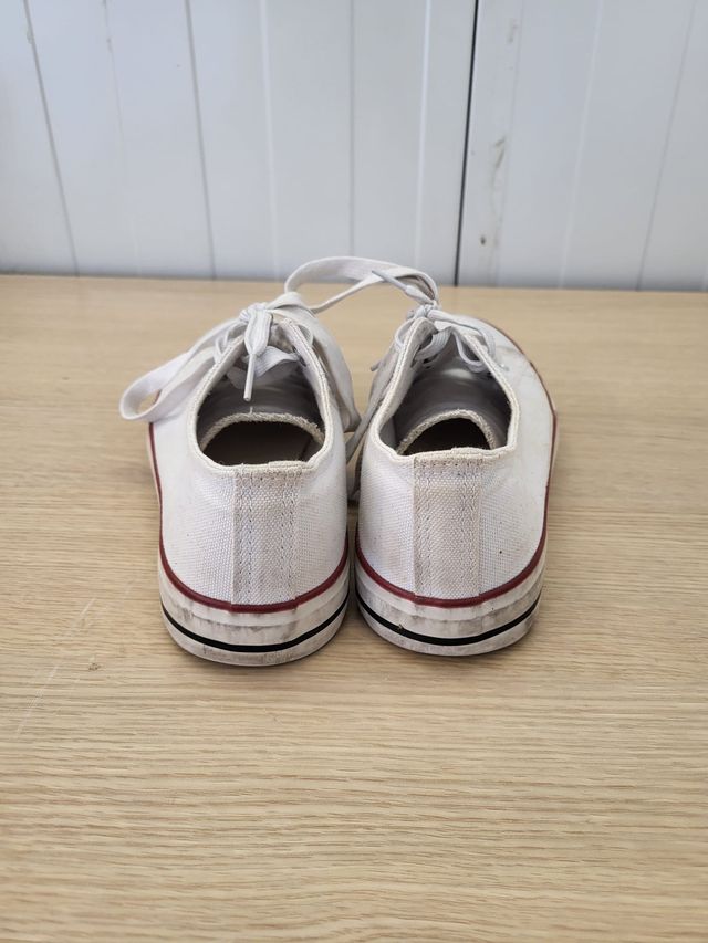 Zapatillas de tela blancas básicas