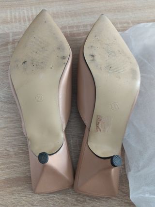 Sandalias destapadas beige con tacón bajo