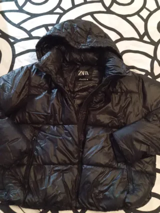 Chaqueta Zara Negra con Capucha