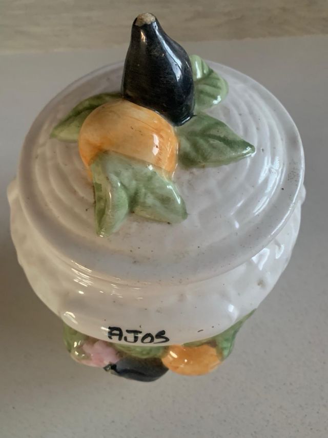Tarro de cerámica con tapa