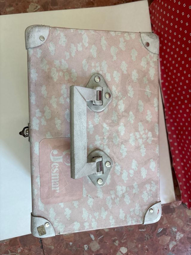 Muñeca bebé con maletín rosa