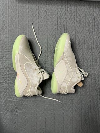 Zapatillas Nike Lebron XXII Beige/Verde