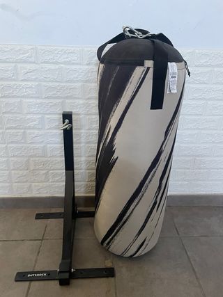 Saco de boxeo + soporte de pared. 
