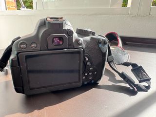 Cámara Canon EOS 650D + Lentes 18-55mm y 75-300mm