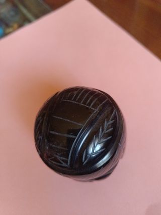 Cabeza de obsidiana tallada