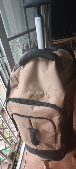 Bolsa de viaje con ruedas beige y negra