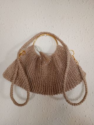 Bolso de mano tejido yute con aro dorado