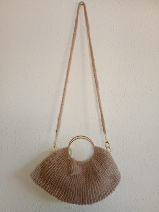 Bolso de mano tejido yute con aro dorado