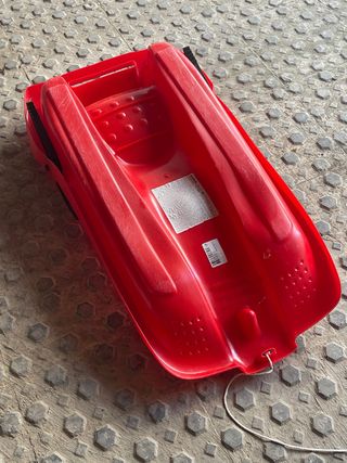 Trineo rojo para nieve