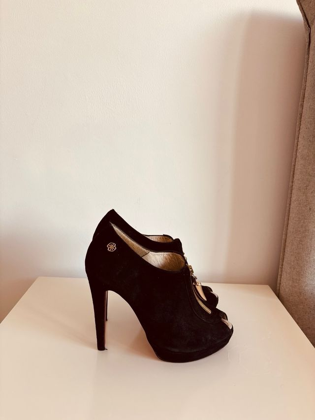 Tacones negros talla 37 Cuplé