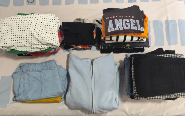 Lote de 36 prendas
Precio negociable!