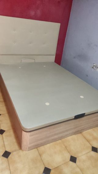 Canapé de madera y tela  canapé solo 220€