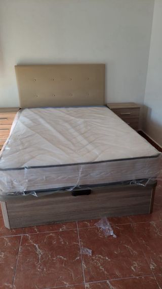 Canapé de madera y tela  canapé solo 220€