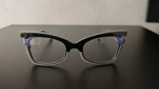 Montatura occhiali design nero e viola