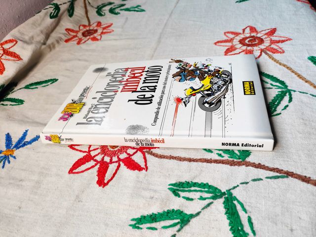 La Enciclopedia imbécil Moto. Norma.