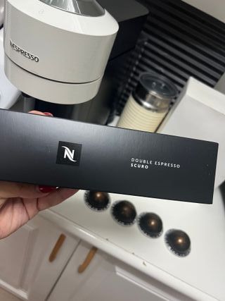 Cafetera Nespresso Vertuo + Aeroccino + Vaso