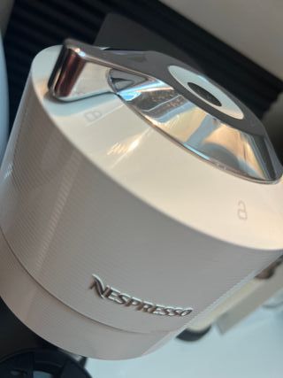 Cafetera Nespresso Vertuo + Aeroccino + Vaso