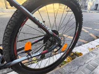 ​ E-Bike MTB 27.5" Cloot XT 700 con MOTOR CENTRA